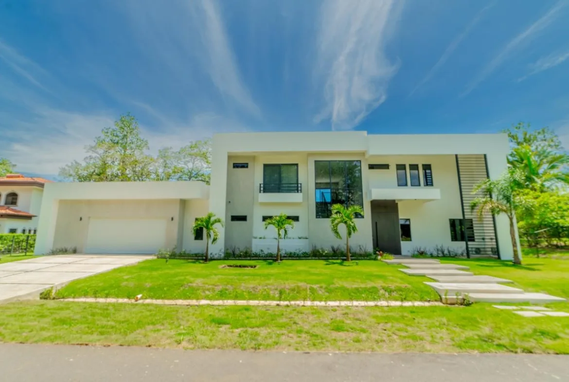 Contemporary Single-Family Home