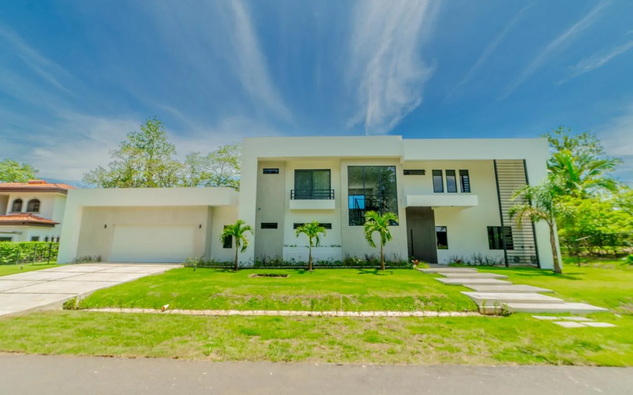 Contemporary Single-Family Home