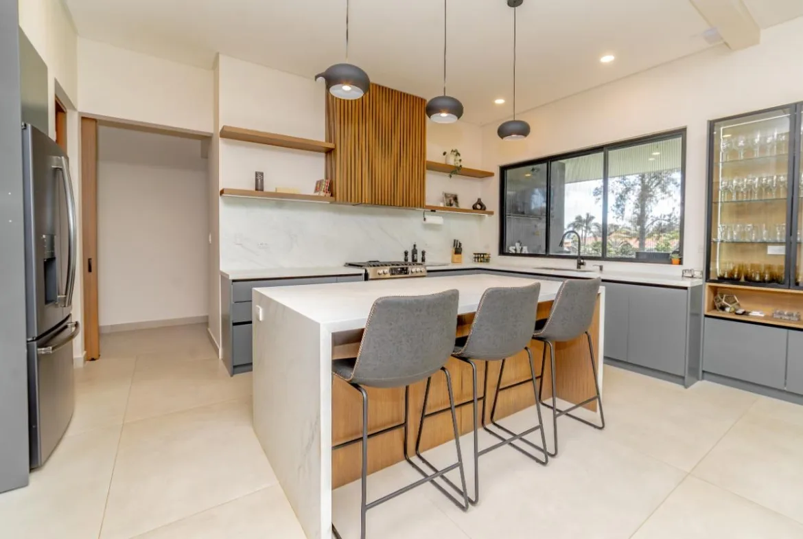 Contemporary Single-Family Home