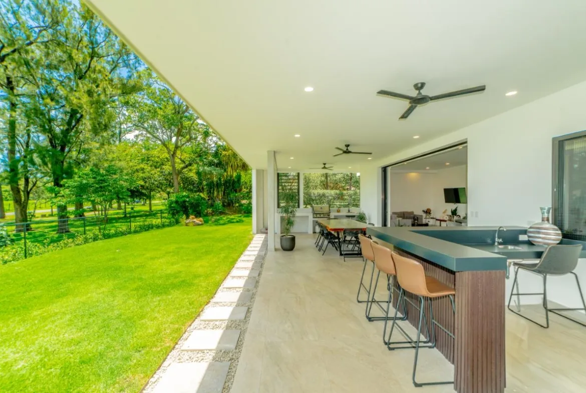 Contemporary Single-Family Home