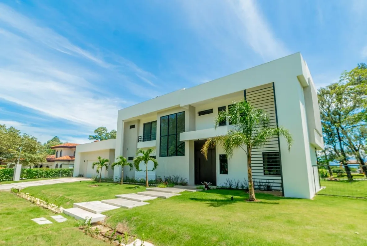 Contemporary Single-Family Home