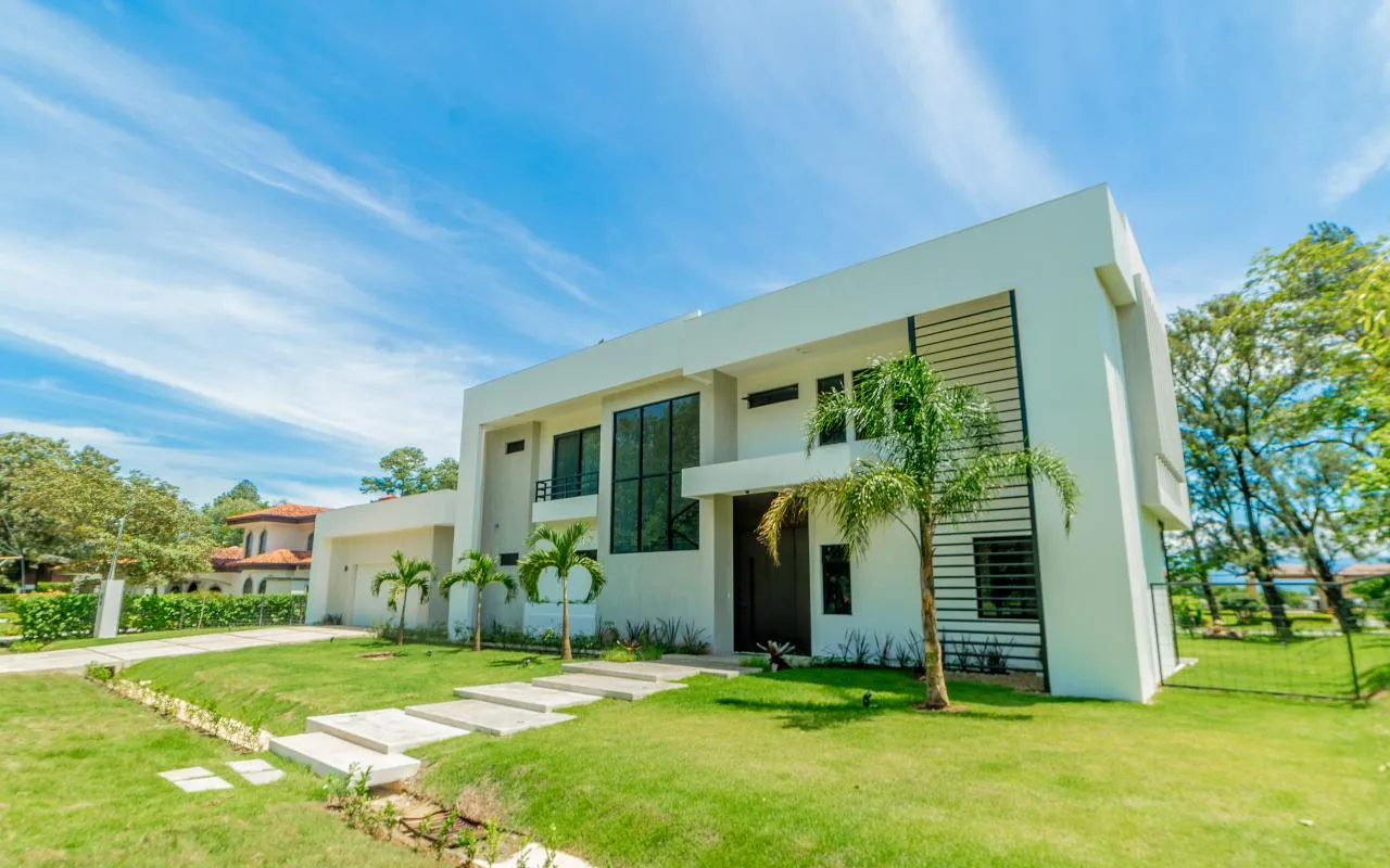 Contemporary Single-Family Home