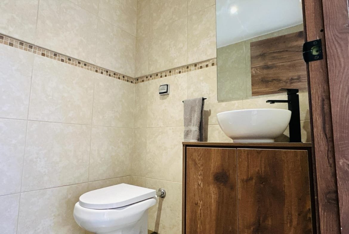 Newly Renovated Loft Penthouse in Avalon Country Club