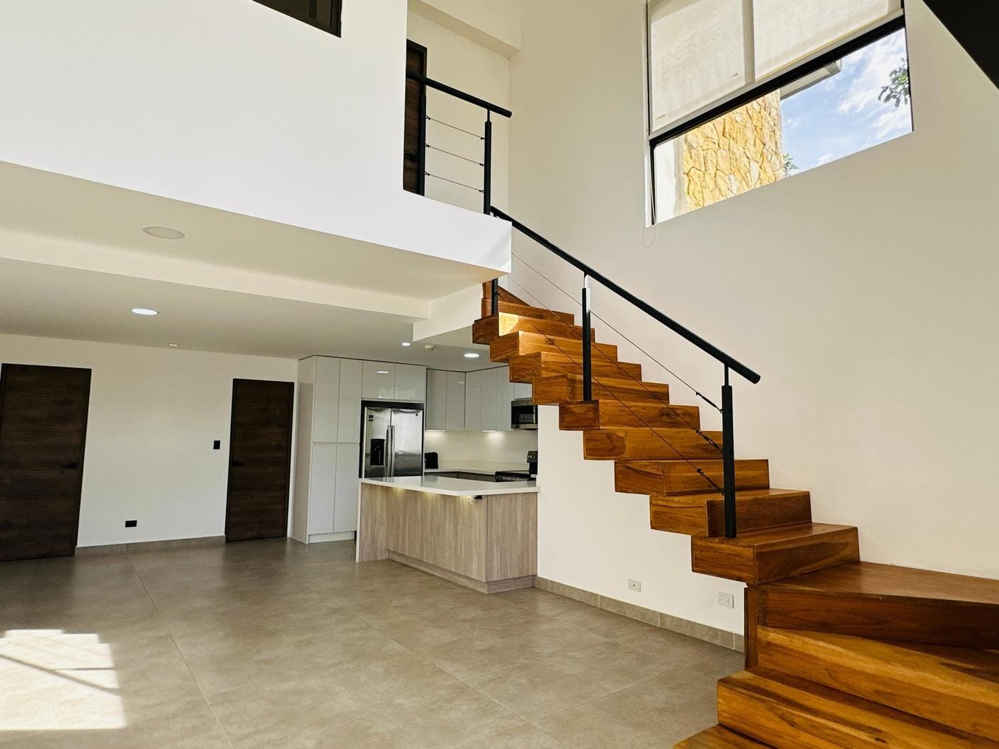 Newly Renovated Loft Penthouse in Avalon Country Club