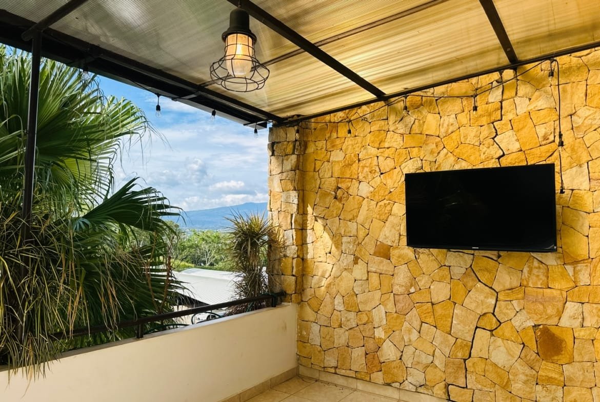 Newly Renovated Loft Penthouse in Avalon Country Club