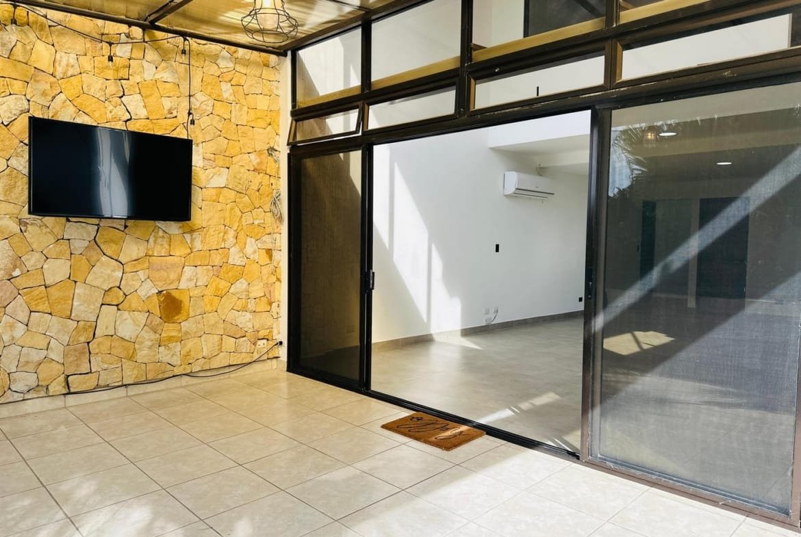 Newly Renovated Loft Penthouse in Avalon Country Club