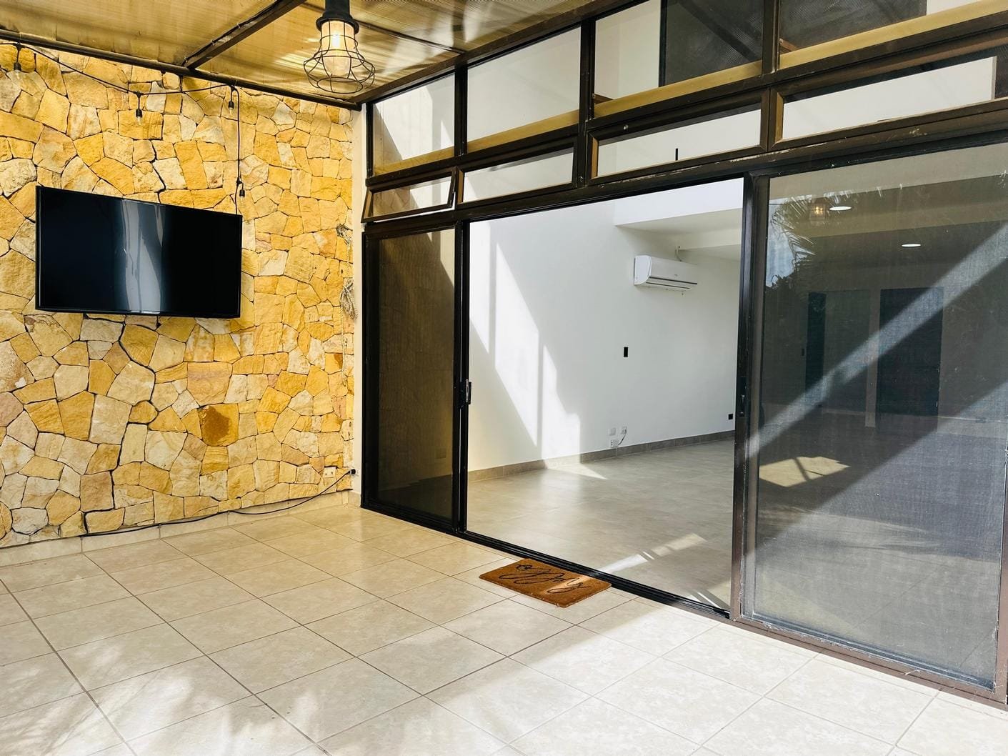Newly Renovated Loft Penthouse in Avalon Country Club