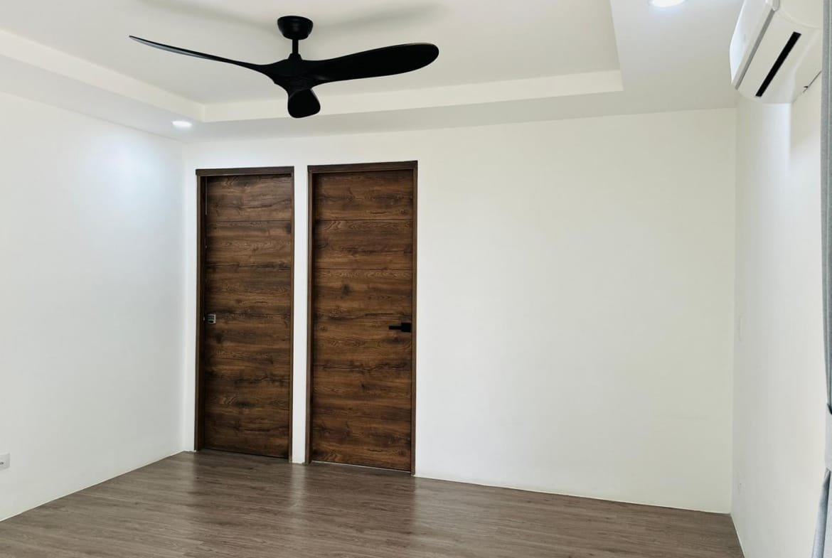 Newly Renovated Loft Penthouse in Avalon Country Club