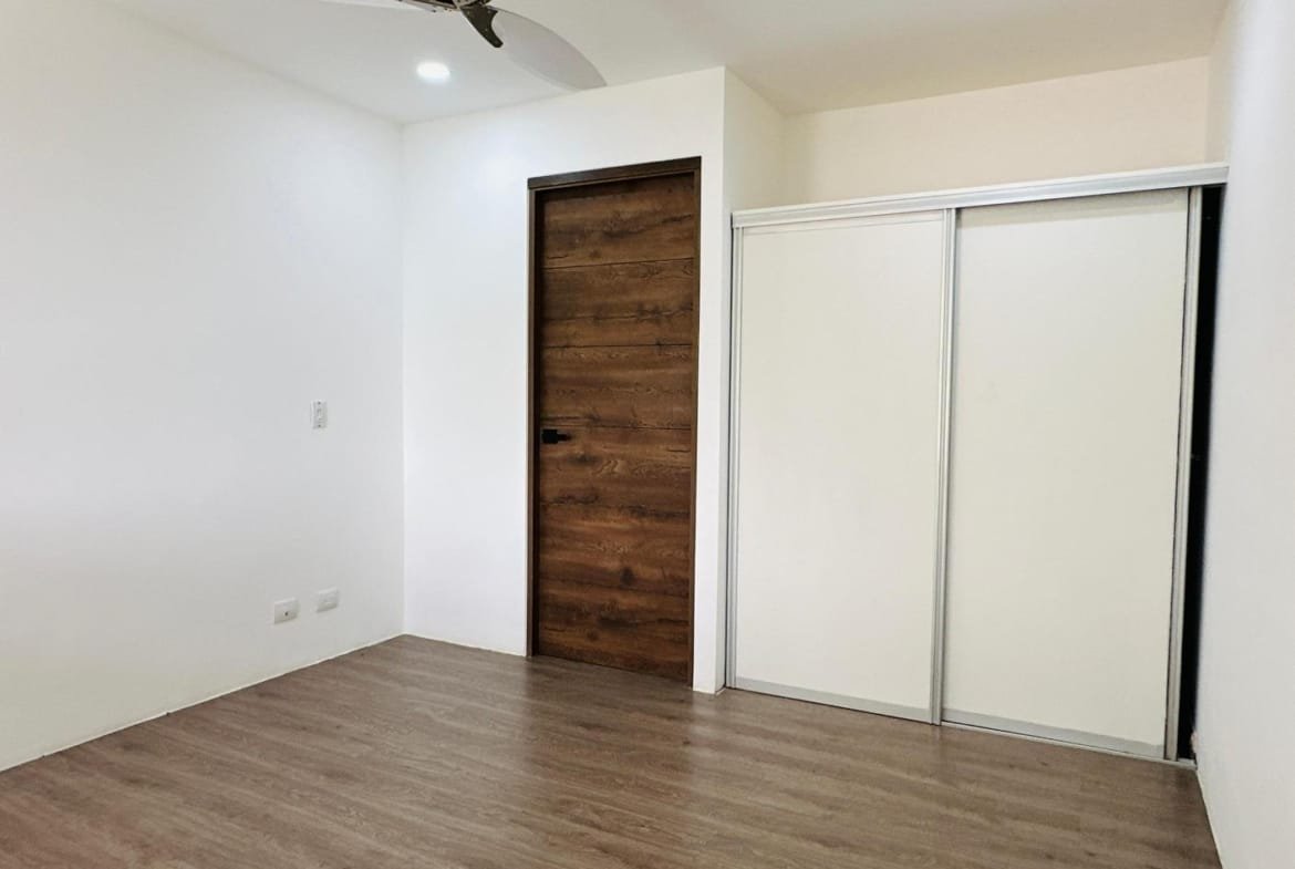 Newly Renovated Loft Penthouse in Avalon Country Club