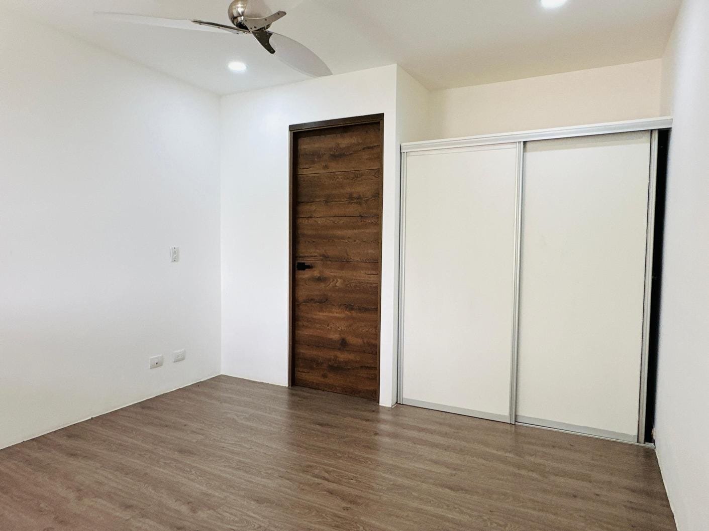 Newly Renovated Loft Penthouse in Avalon Country Club