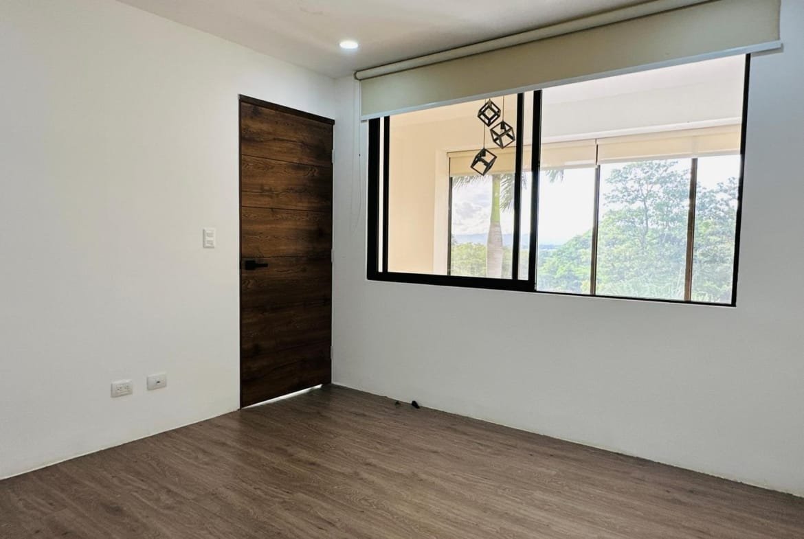 Newly Renovated Loft Penthouse in Avalon Country Club