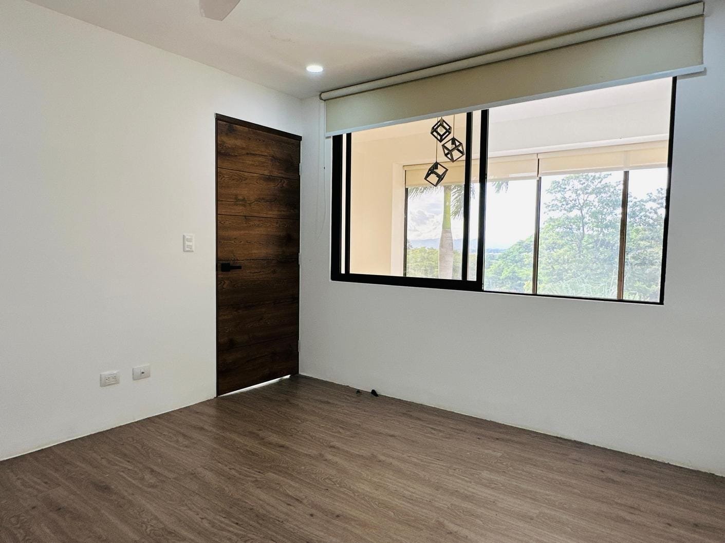 Newly Renovated Loft Penthouse in Avalon Country Club