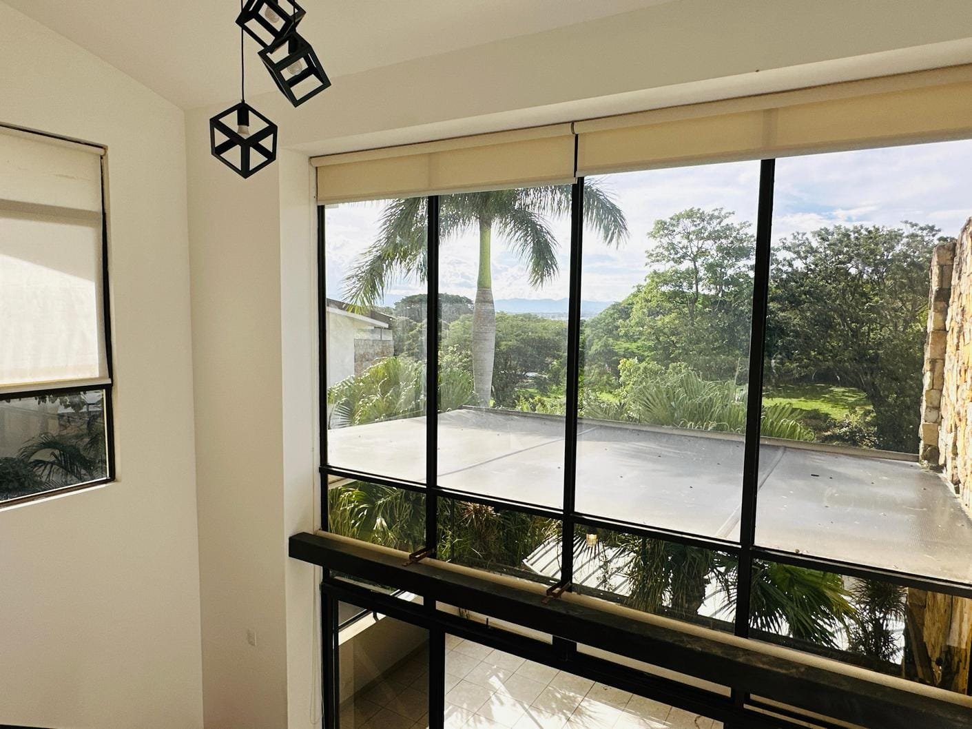 Newly Renovated Loft Penthouse in Avalon Country Club